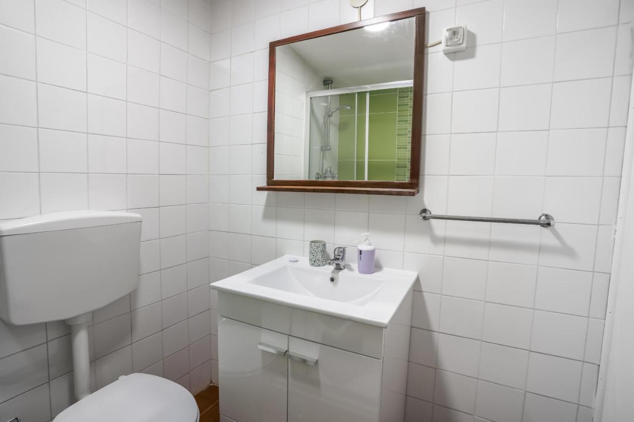 Cozy 3 Bedroom Apt In Lively Bairro Alto Lisbona Esterno foto