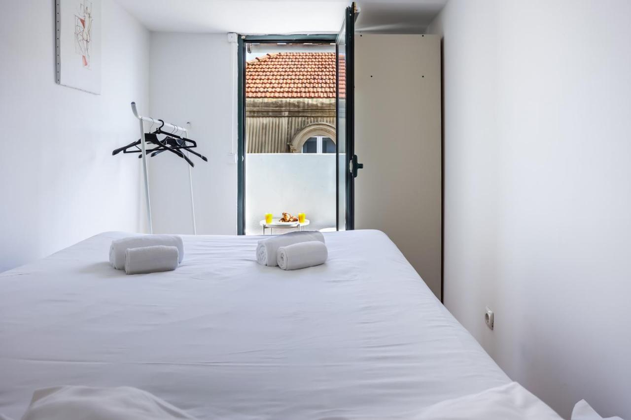 Cozy 3 Bedroom Apt In Lively Bairro Alto Lisbona Esterno foto