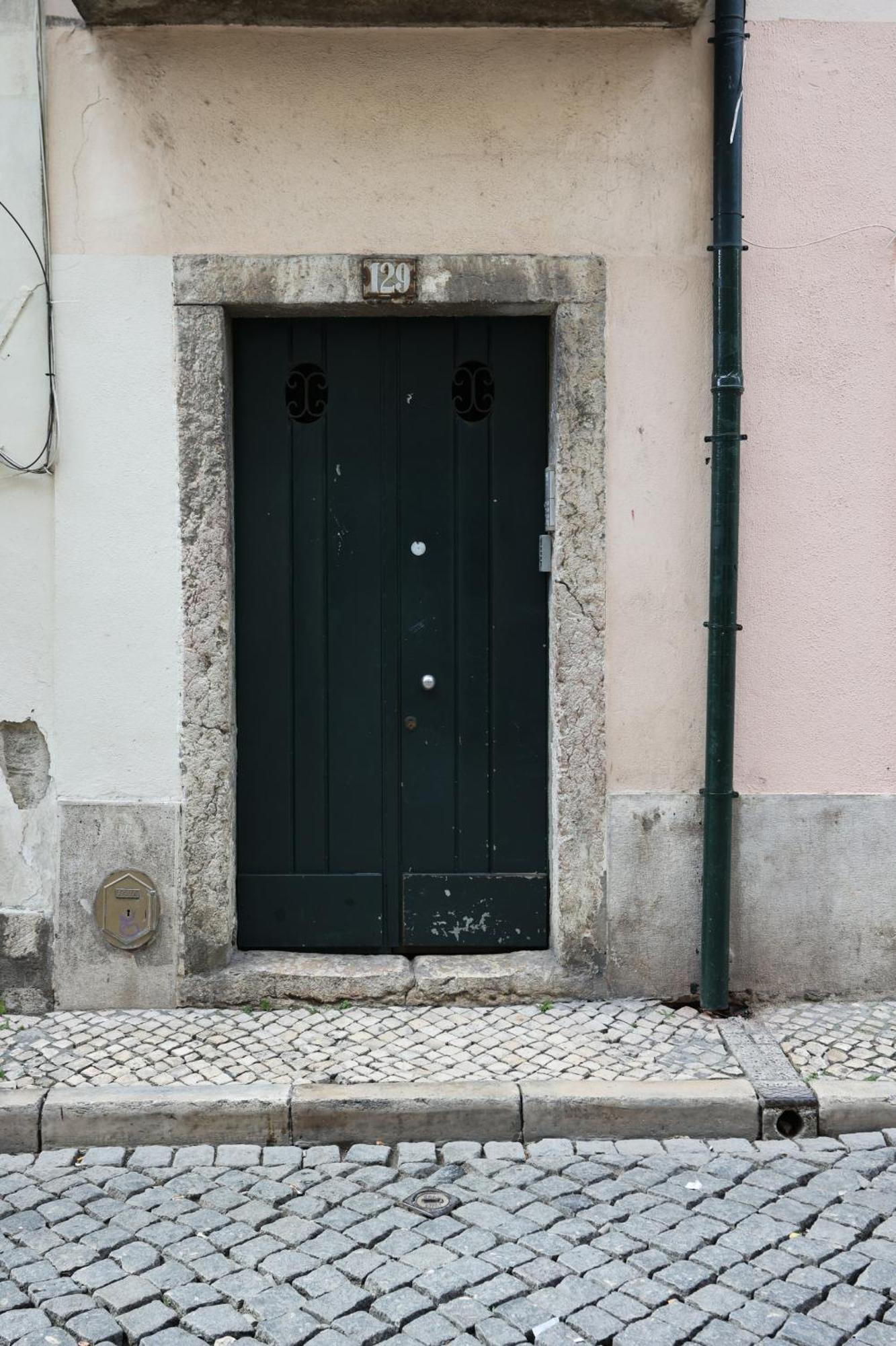 Cozy 3 Bedroom Apt In Lively Bairro Alto Lisbona Esterno foto